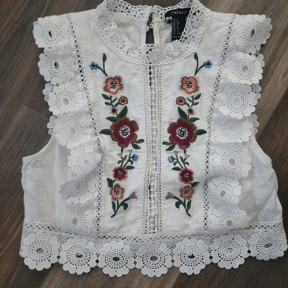 White top in size S